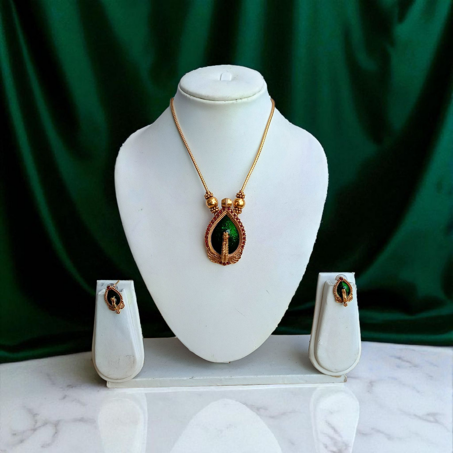 ANTIQUE PENDENT SET