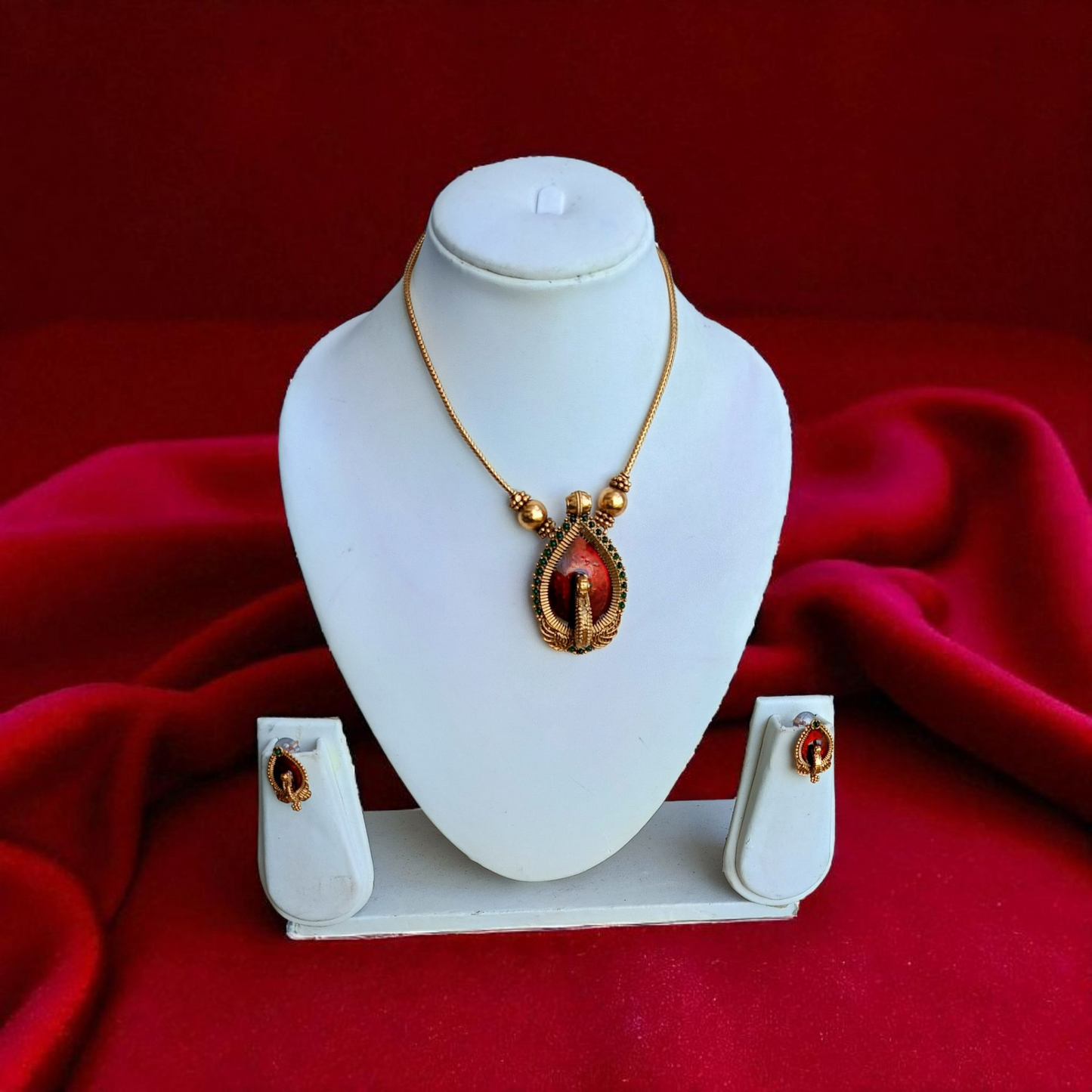 RED ANTIQUE PENDENT SET