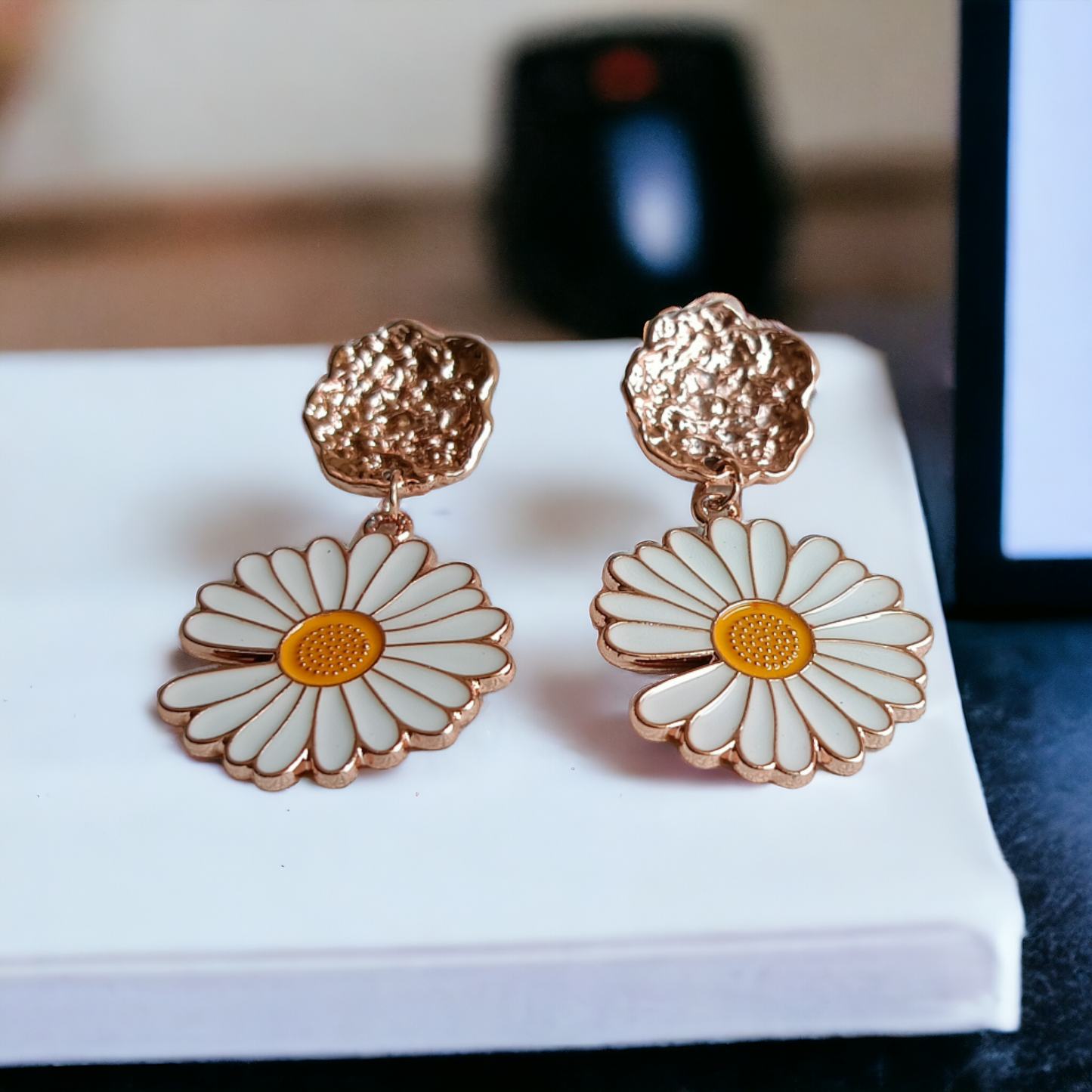 White Daisy Danglers