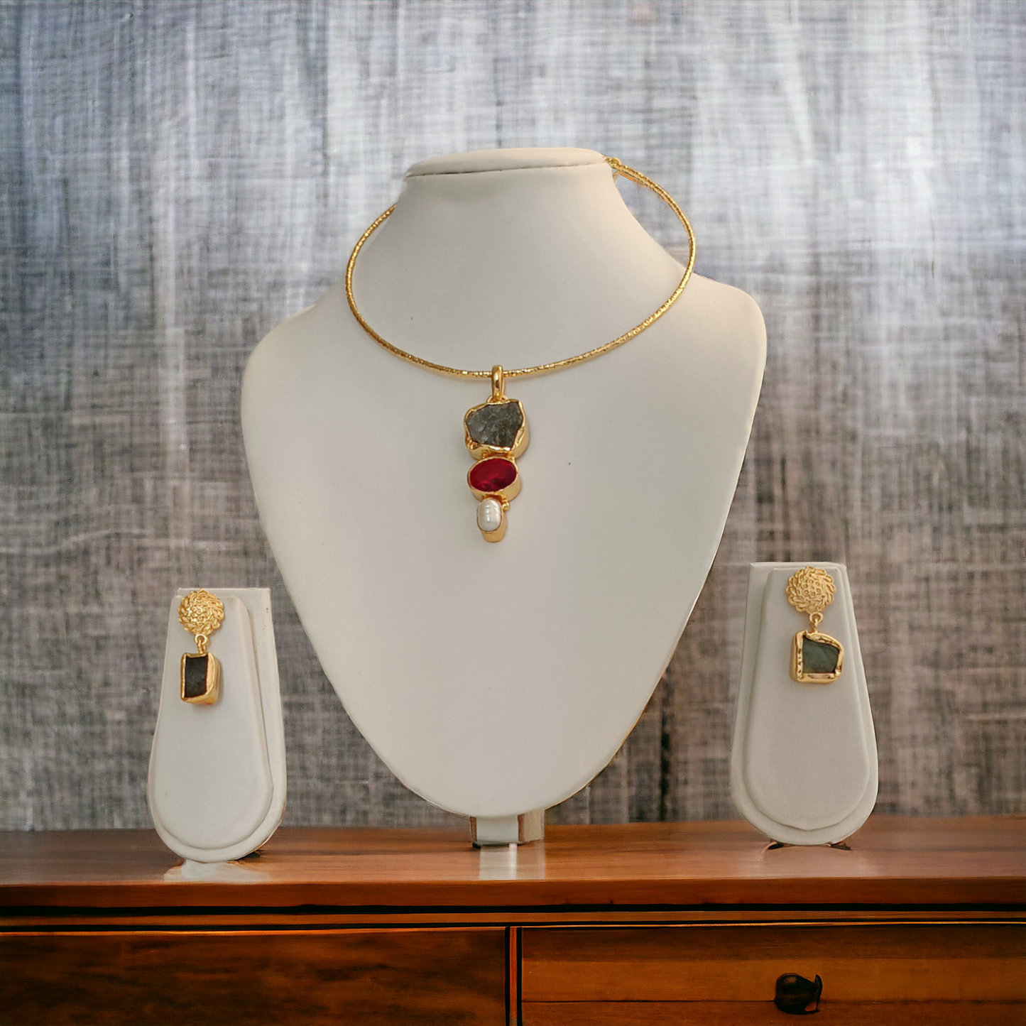 Red Stones Brass Hasli