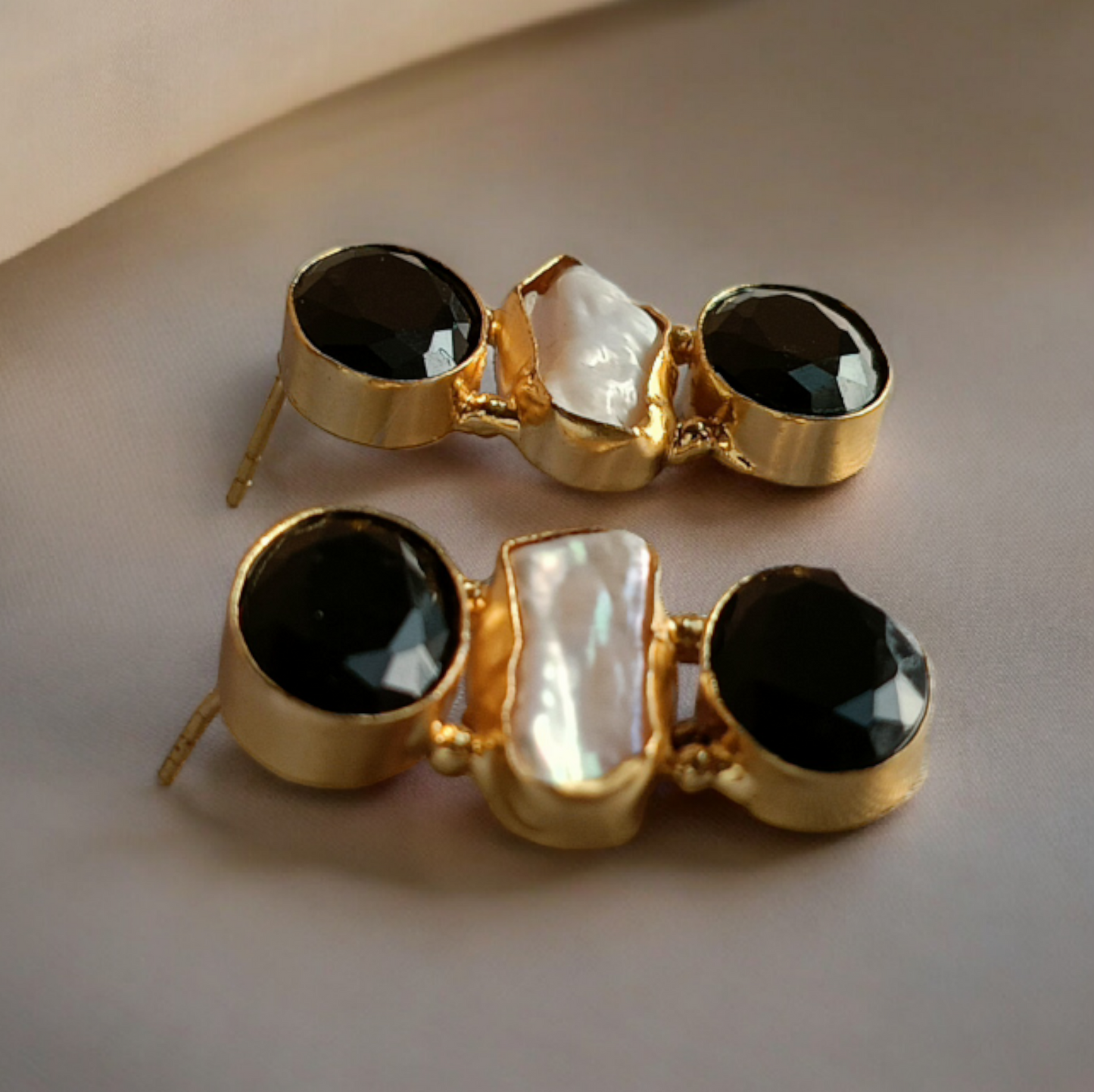 Black Baroque pearl Earrings
