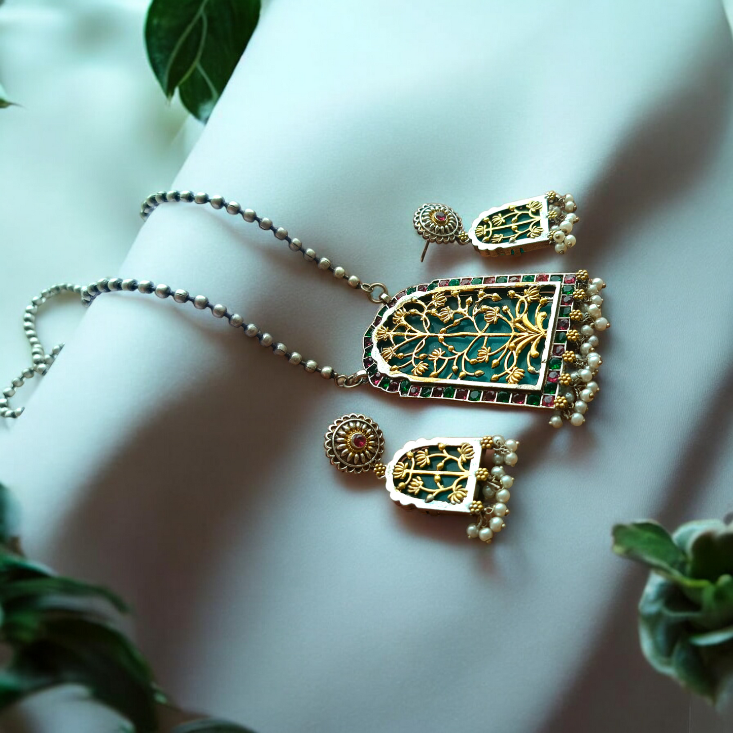 Green Pendent Fusion Necklace Set