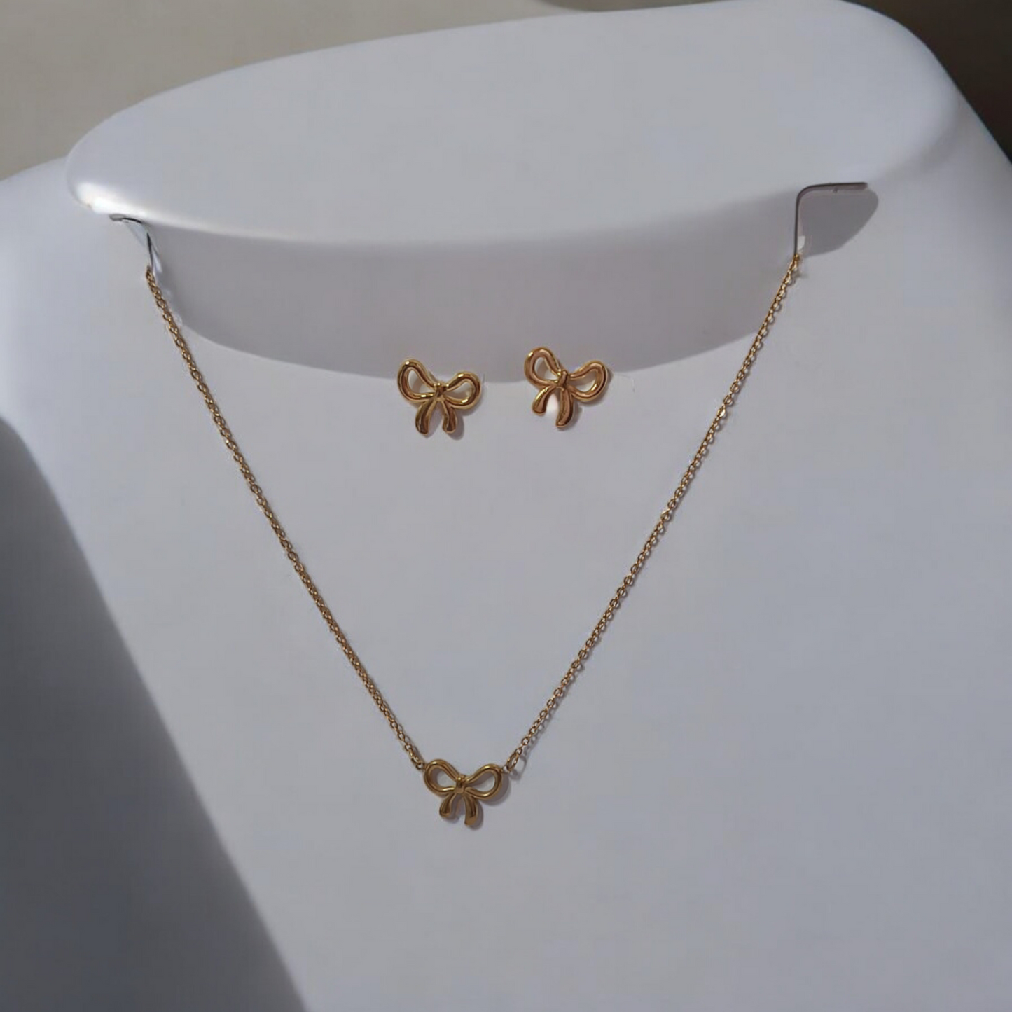 Golden Bow Chain Necklace