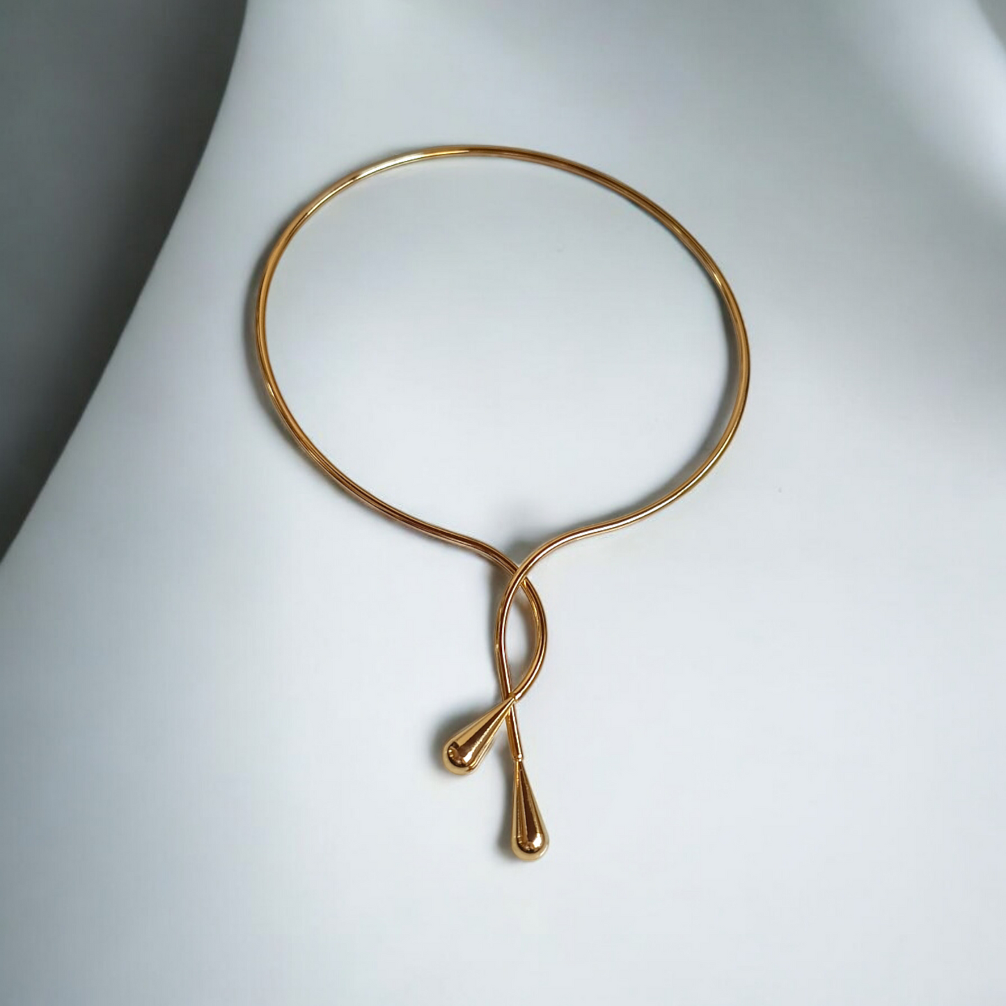 Golden sparkling Drop Neckcuff