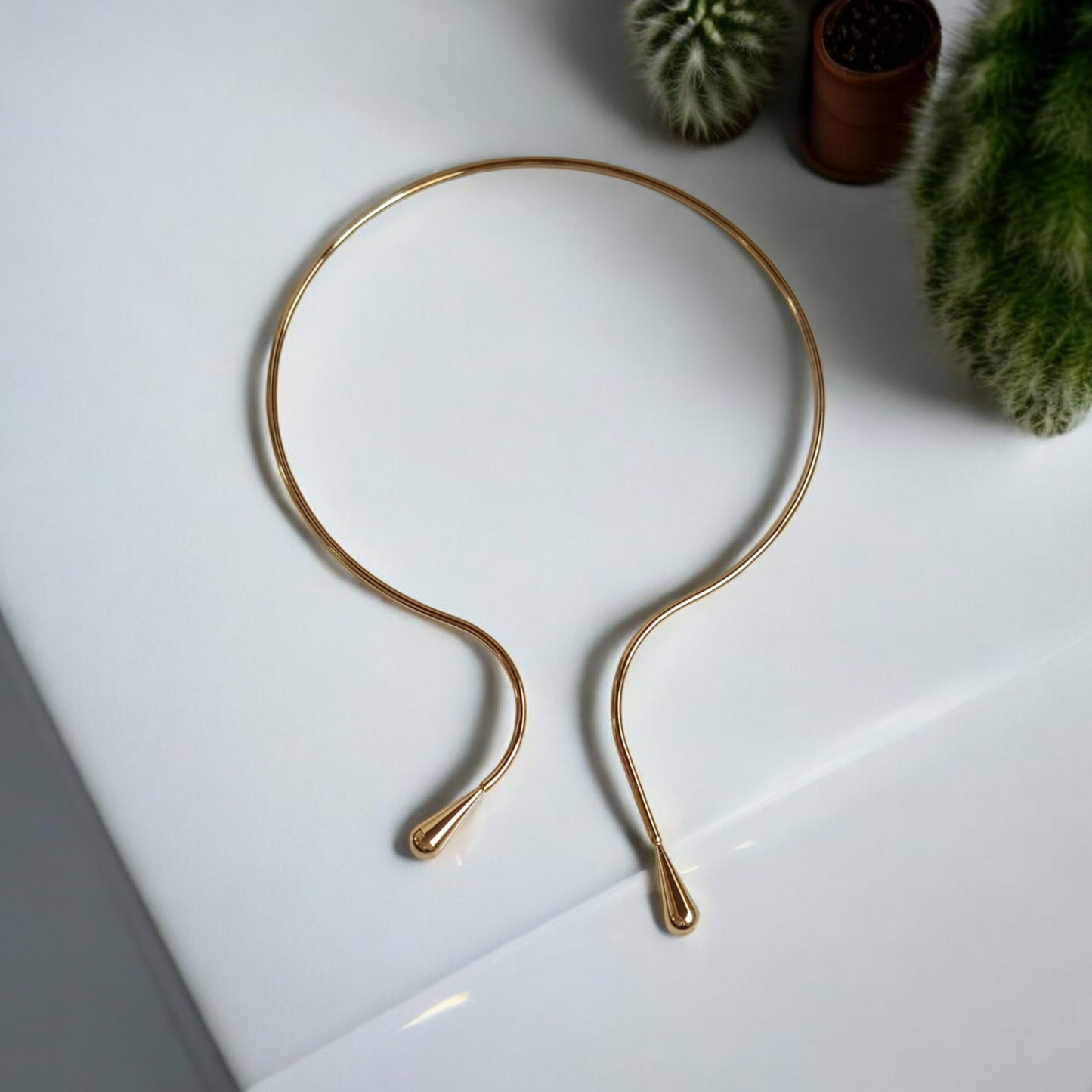 Golden sparkling Drop Neckcuff