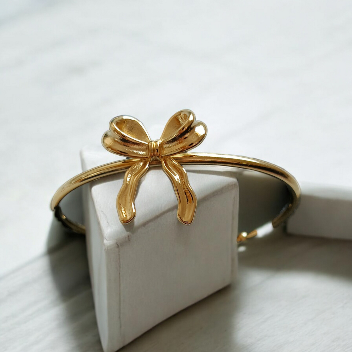 Classic Gold Ribbon Bracelet