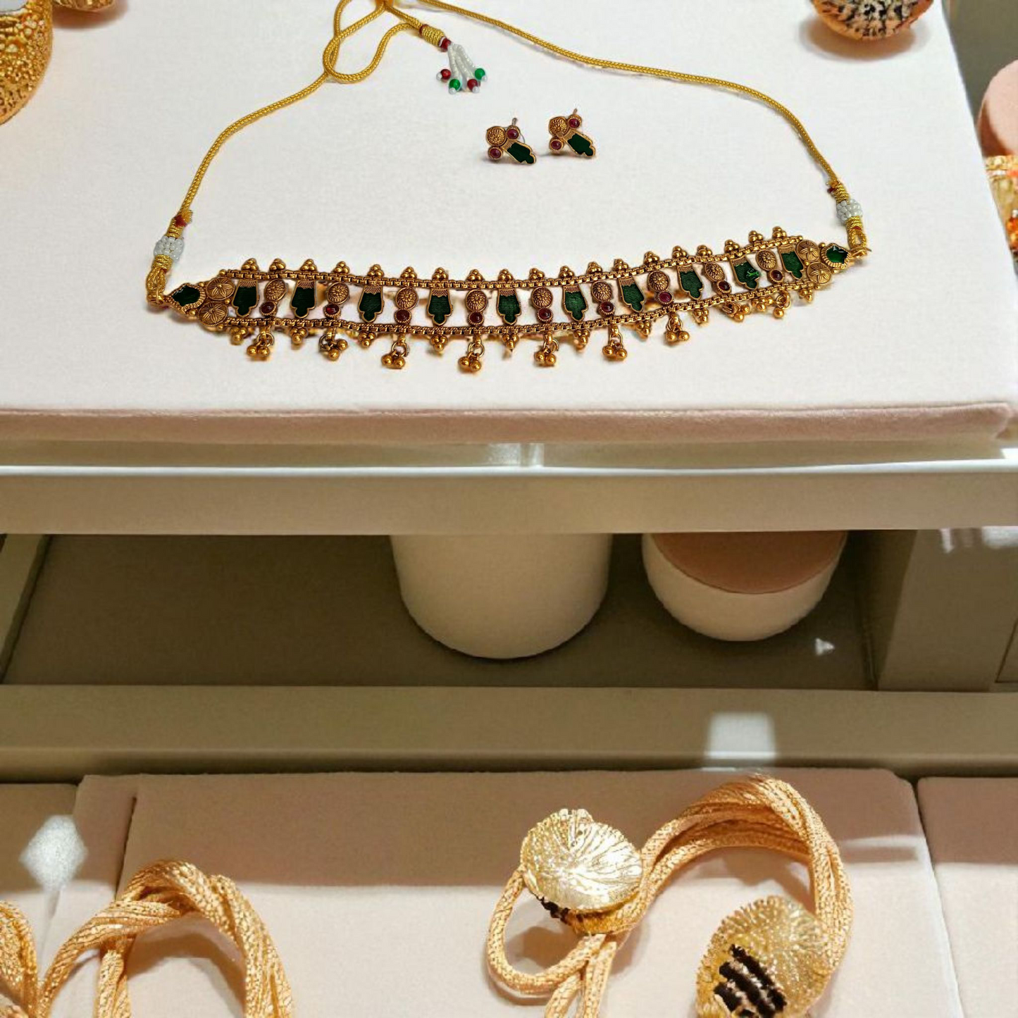 GREEN ANTIQUE CHOCKER  SET