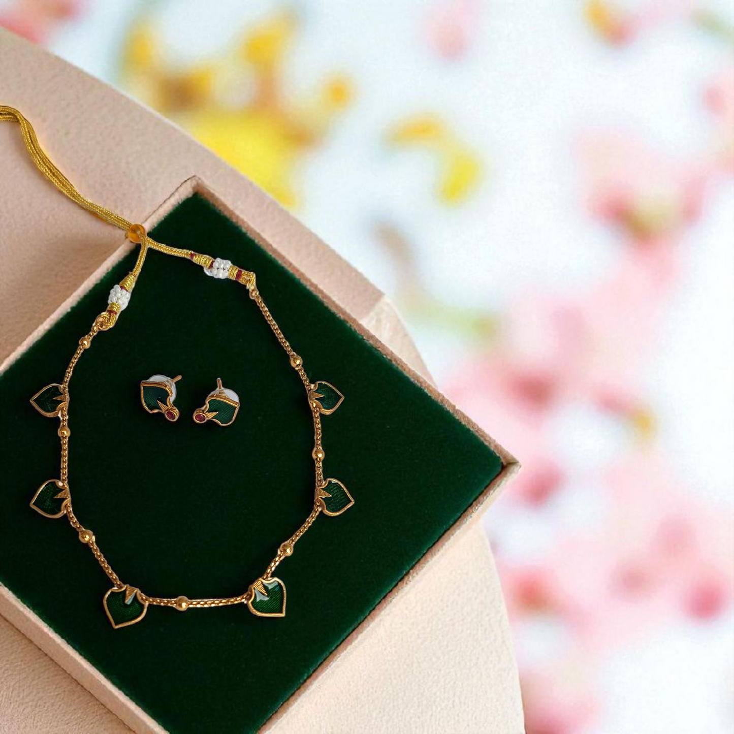 GREEN LEAF ANTIQUE NECKLACES SET