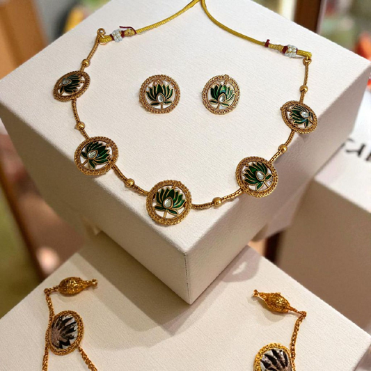 GREEN LOTUS ANTIQUE NECKLACES SET