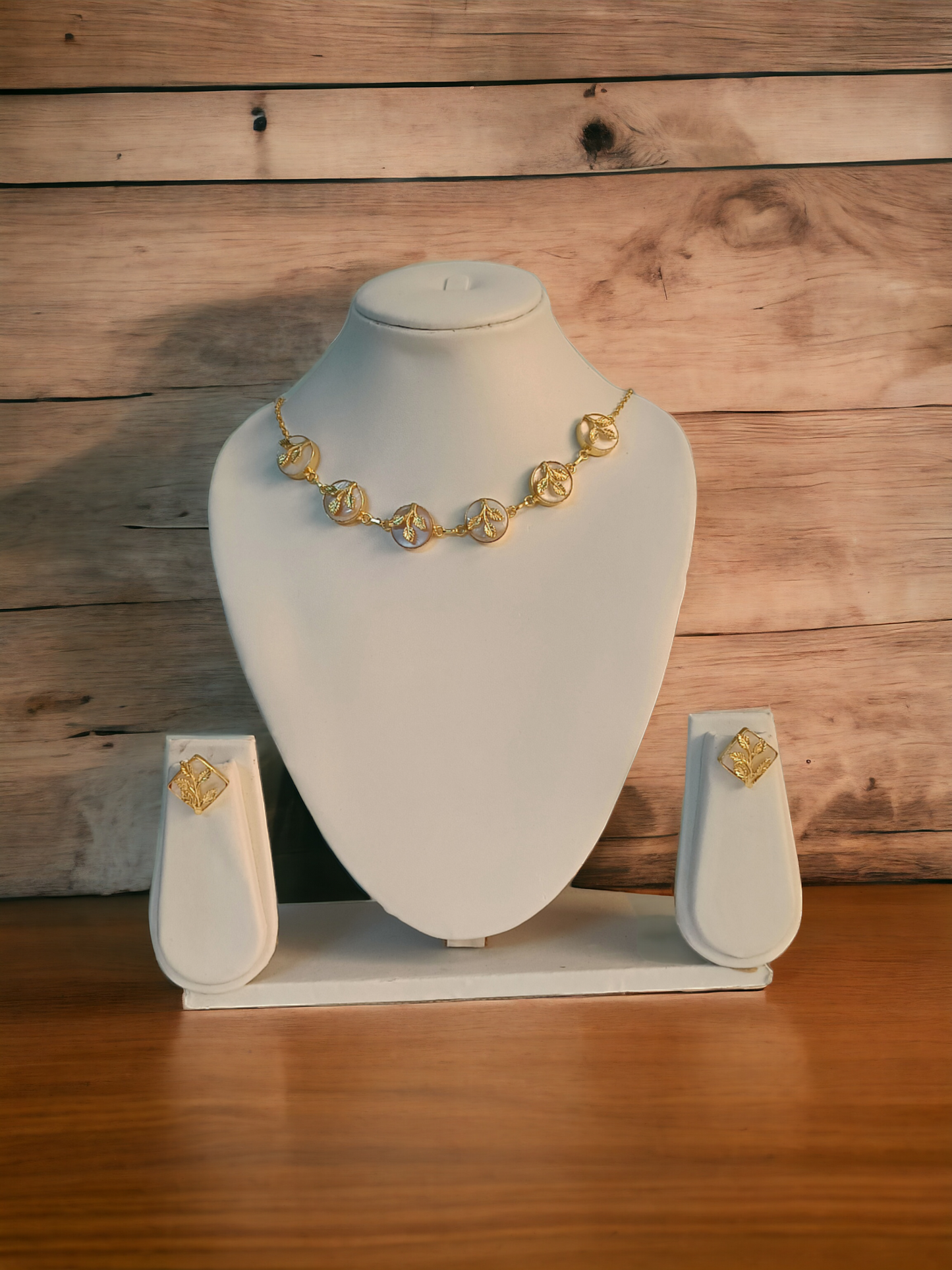 Mop Leafy Choker Necklace