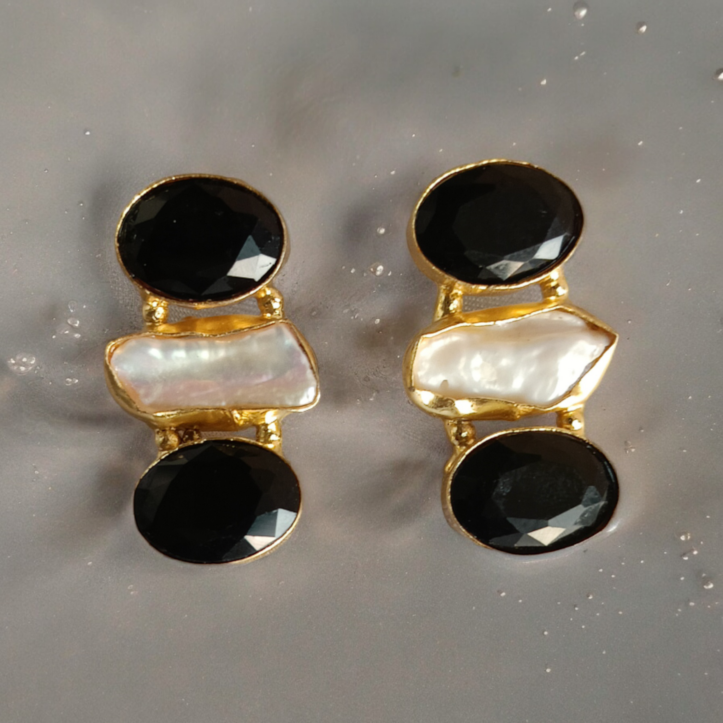 Black Baroque pearl Earrings