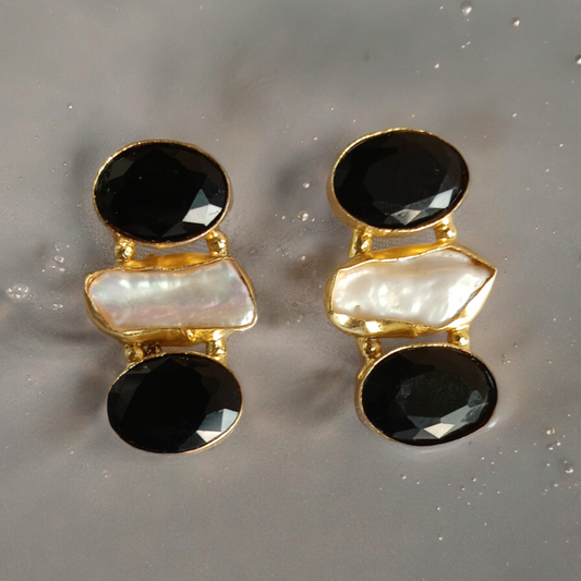 Black Baroque pearl Earrings