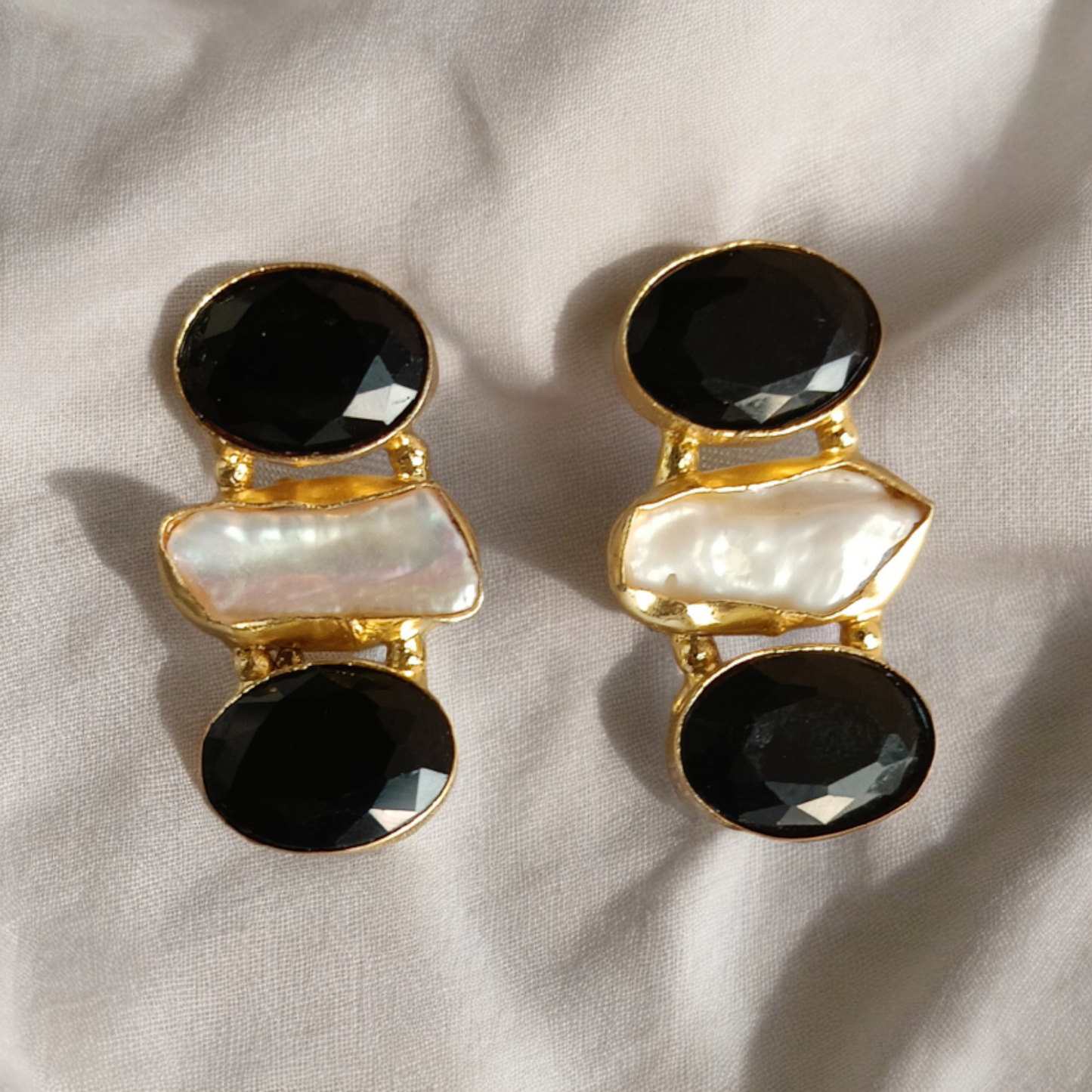 Black Baroque pearl Earrings