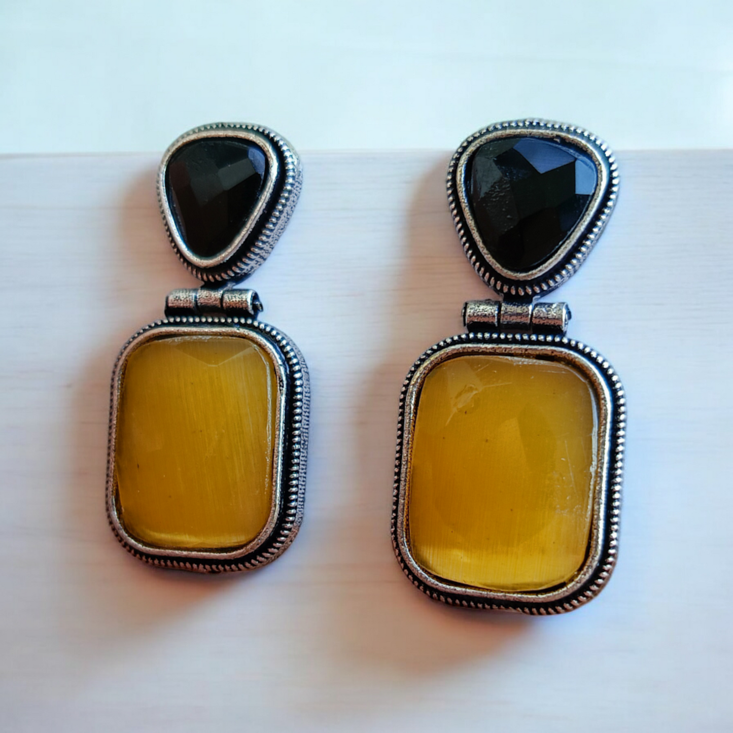 Yellow-Black Monalisa Earring