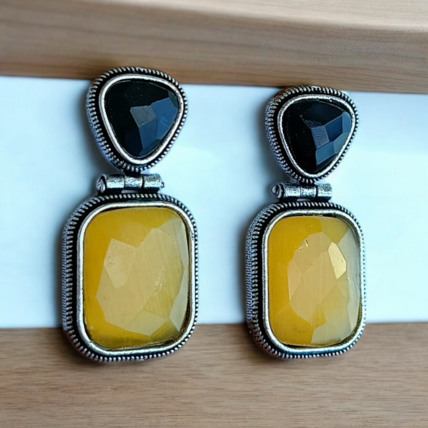 Yellow-Black Monalisa Earring