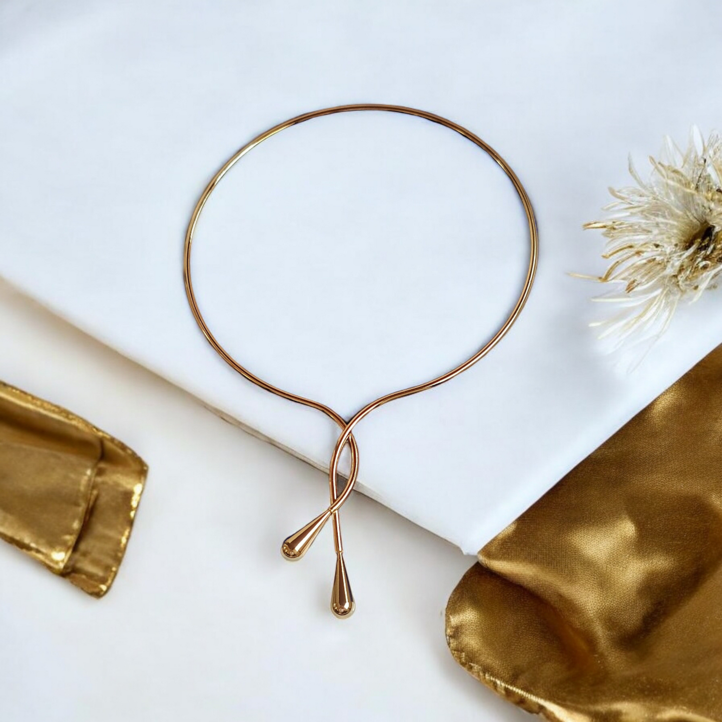 Golden sparkling Drop Neckcuff