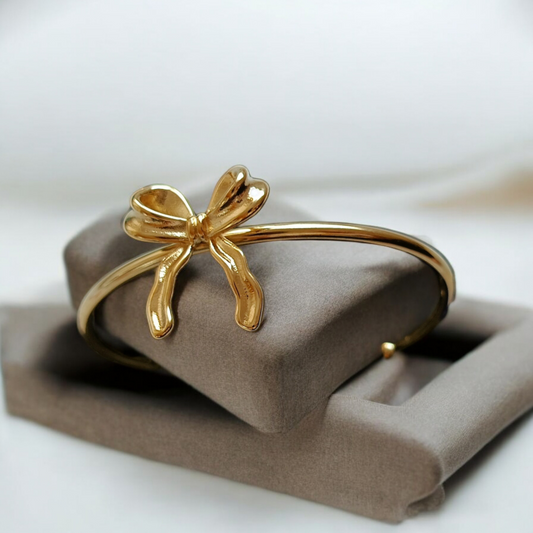 Classic Gold Ribbon Bracelet