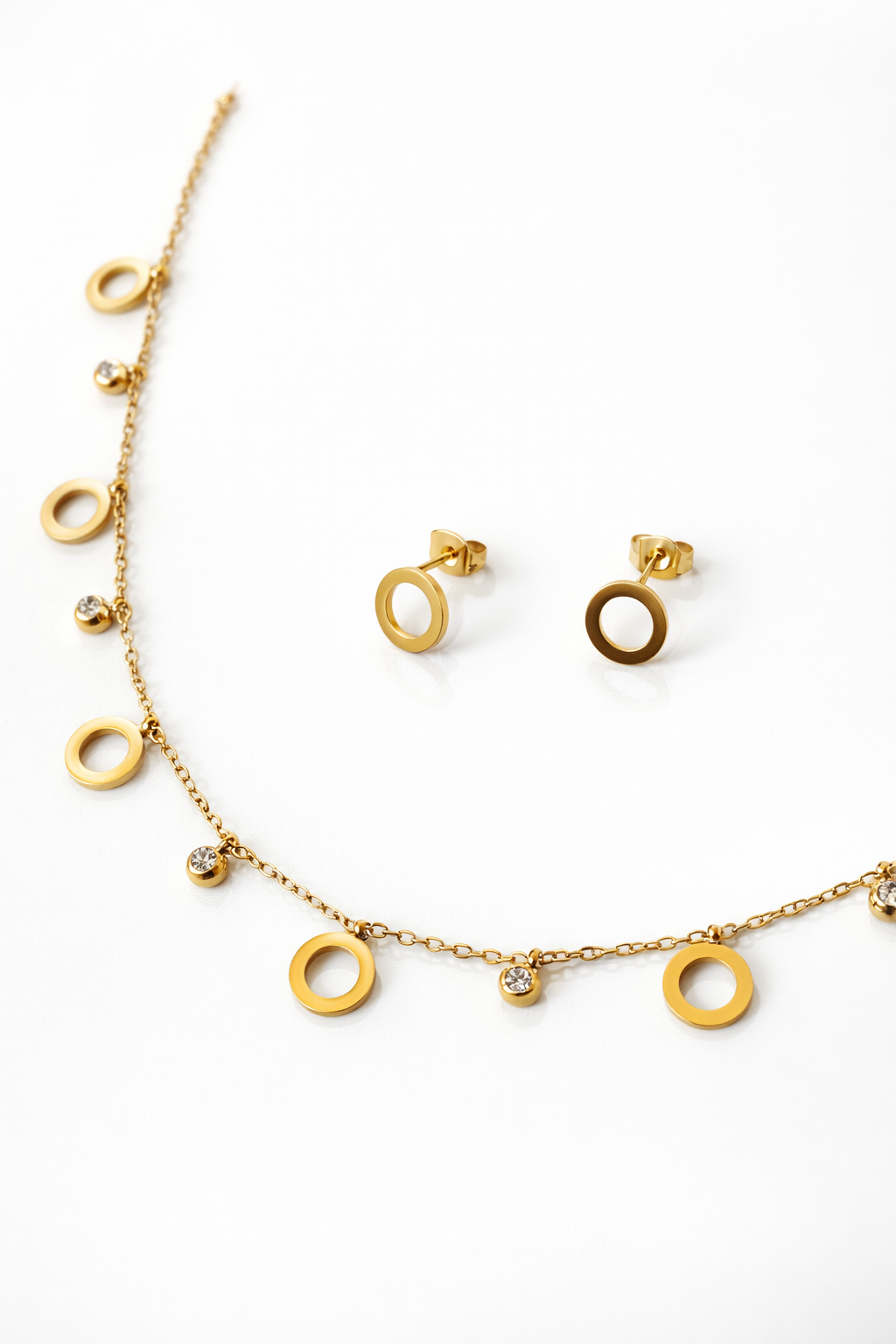 Anti-tarnish circle charm necklace