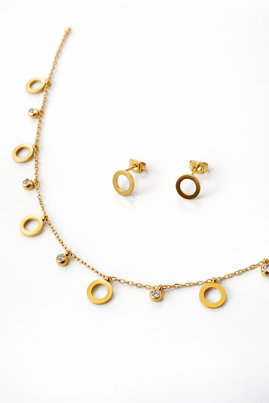 Anti-tarnish circle charm necklace