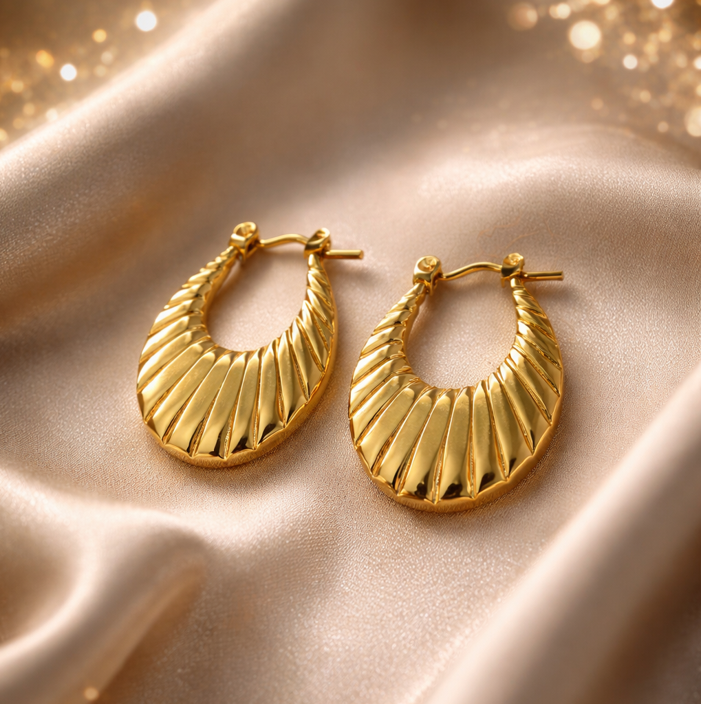 NIHIRAS Aurelia Ribbed Gold Hoops